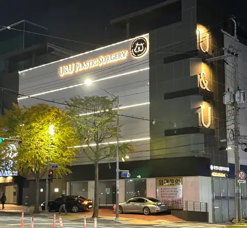 Payudara turun setelah melahirkan, apakah mengisi bagian atasnya saja dengan implan sudah cukup? Itu salah kaprah. — Gambar artikel 11